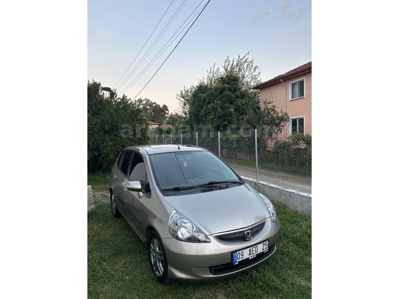 Sahibinden Honda Jazz 1.4 ES 2005 Model  157000 km Bej