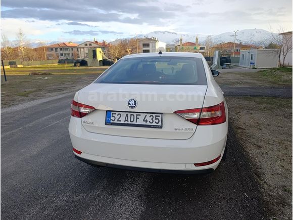 Sahibinden Skoda SuperB 1.6 TDI Active 2017 Model  250.000 km Beyaz