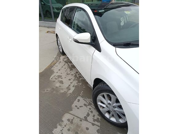 Sahibinden Toyota Auris 1.4 D-4D Active Skypack 2013 Model