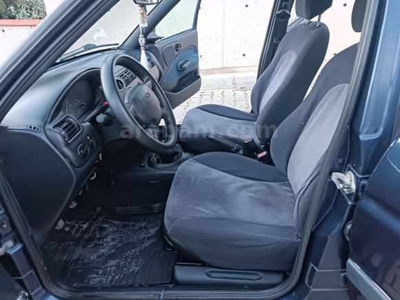 Klimalı, Hidrolik Direksiyonlu 2000 Model Ford Escort