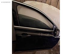 Passat B8. 8.5 Sağ ön kapı hatasız boyasız SİYAH