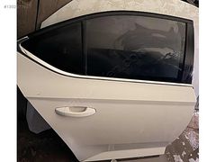 2017 Skoda süperB Sağ arka kapı lokal boyalı