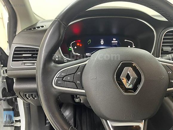 YÜCELER OTO'DAN 2023 RENAULT MEGANE 1.3 TOUCH KDV %20 OTOMATİK