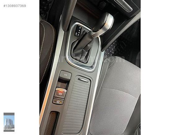 YÜCELER OTO'DAN 2023 RENAULT MEGANE 1.3 TOUCH KDV %20 OTOMATİK