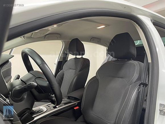 YÜCELER OTO'DAN 2023 RENAULT MEGANE 1.3 TOUCH KDV %20 OTOMATİK