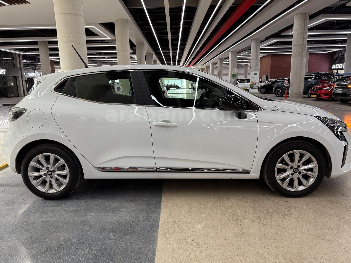 Galeriden Renault Clio 1.0 TCe Evolution 2025 Model Ankara 14.800 km Beyaz 7