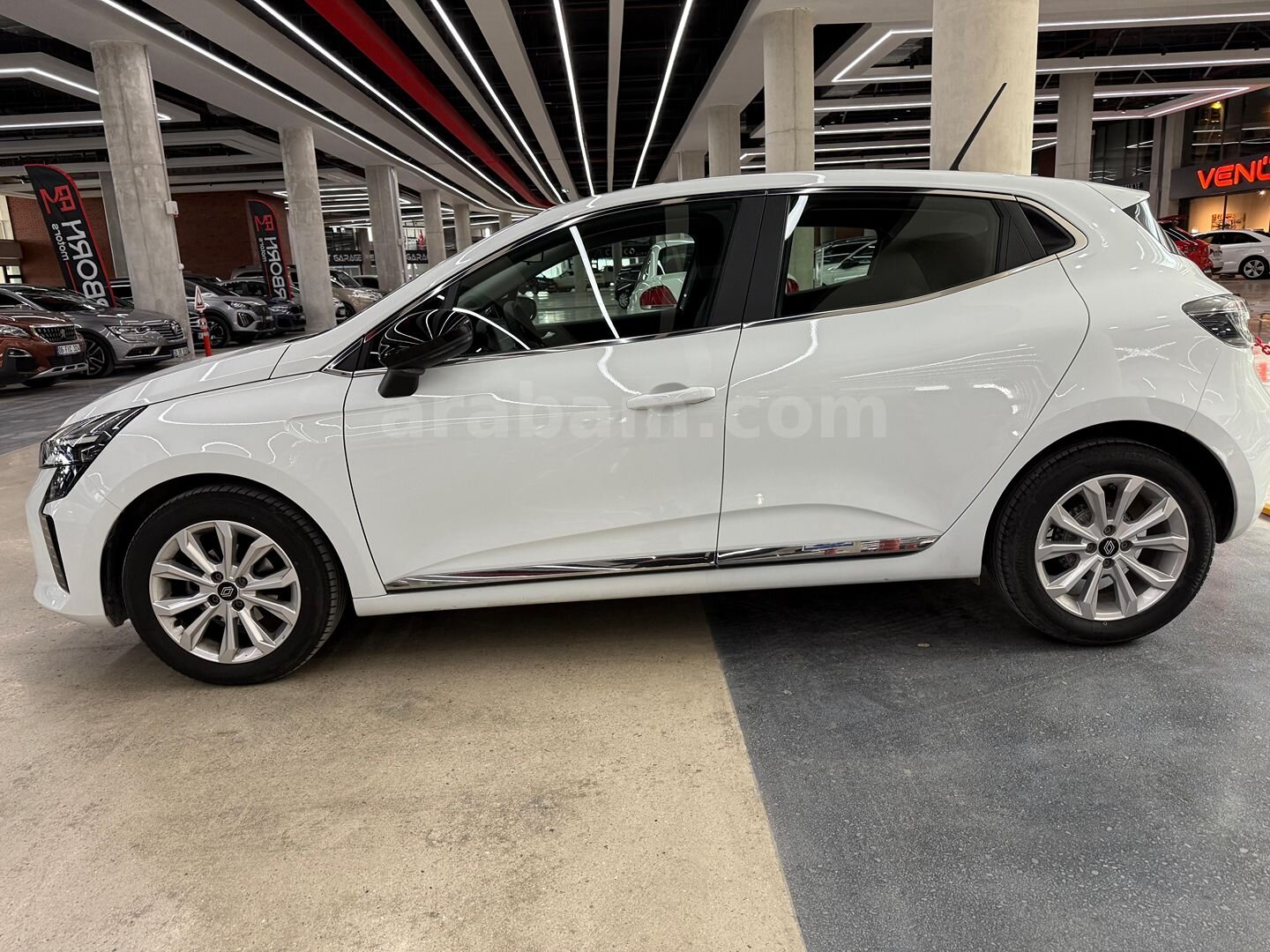 Galeriden Renault Clio 1.0 TCe Evolution 2025 Model Ankara 14.800 km Beyaz 4