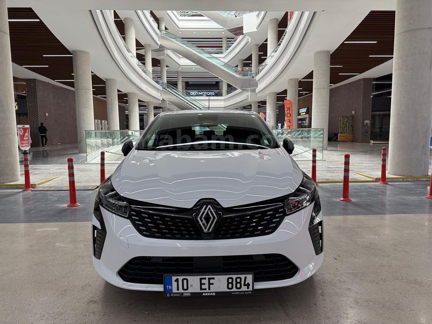 Galeriden Renault Clio 1.0 TCe Evolution 2025 Model Ankara 14.800 km Beyaz 2