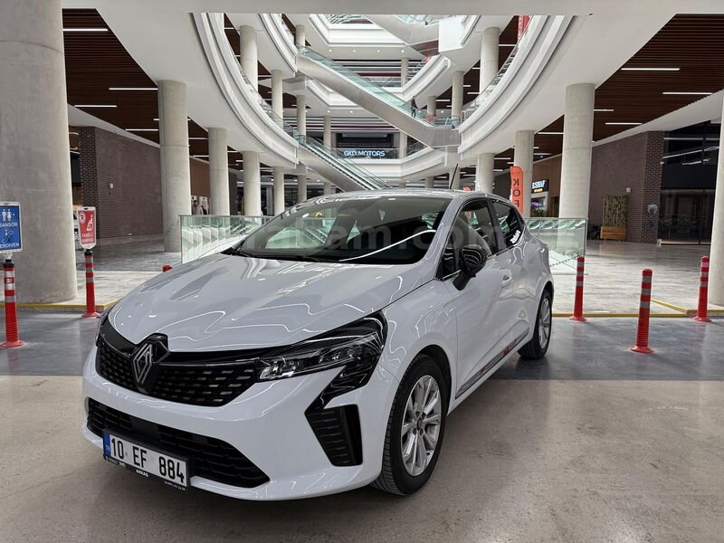 Galeriden Renault Clio 1.0 TCe Evolution 2025 Model Ankara 14.800 km Beyaz