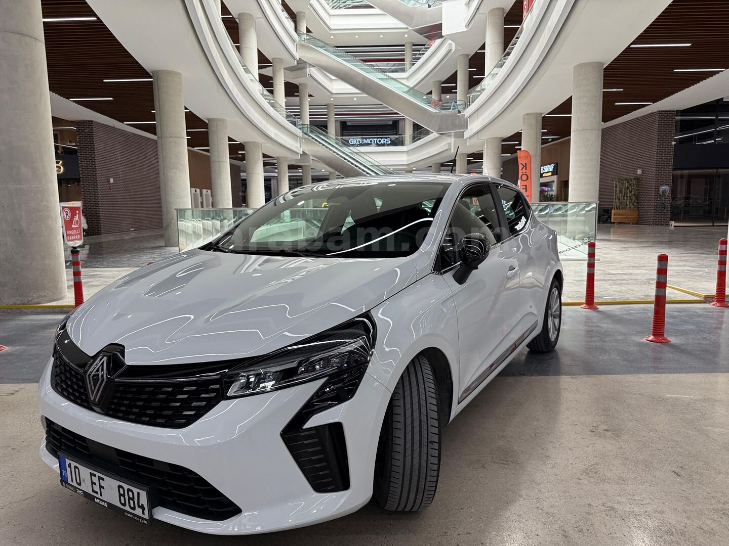 Galeriden Renault Clio 1.0 TCe Evolution 2025 Model Ankara 14.800 km Beyaz 6