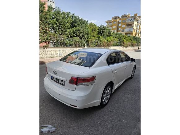 2011 Model Otomatik Avensis