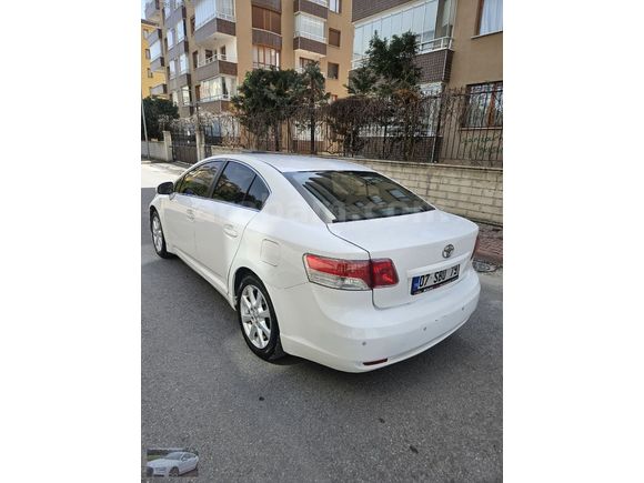 2011 Model Otomatik Avensis