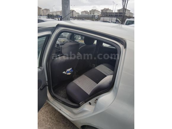Sahibinden Renault Clio 1.4 RNA 2001 Model