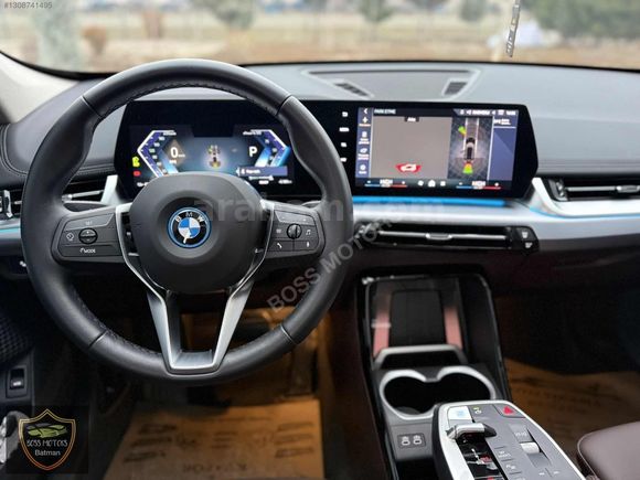 BOSS MOTORS 2024 BMW İX1 X LİNE CAM TAVAN DERİ KOLTUK 18.000 KM