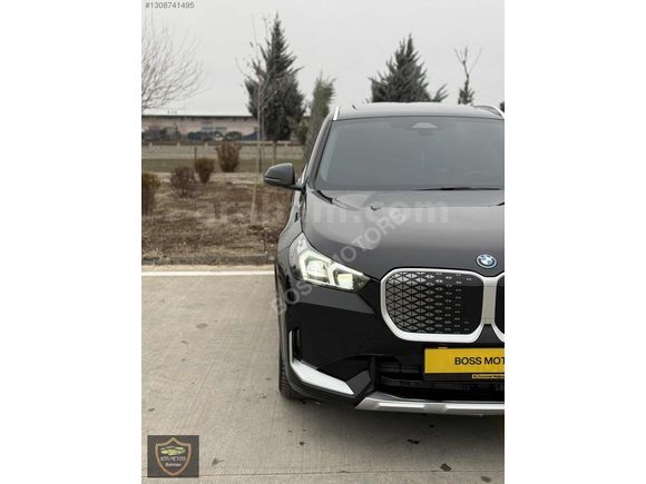 BOSS MOTORS 2024 BMW İX1 X LİNE CAM TAVAN DERİ KOLTUK 18.000 KM