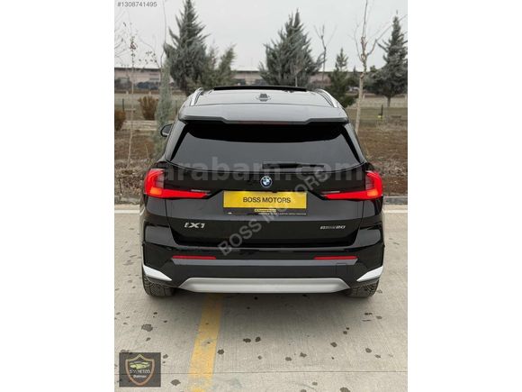 BOSS MOTORS 2024 BMW İX1 X LİNE CAM TAVAN DERİ KOLTUK 18.000 KM