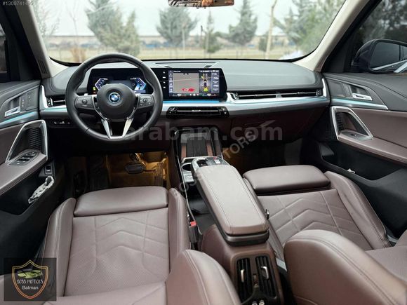 BOSS MOTORS 2024 BMW İX1 X LİNE CAM TAVAN DERİ KOLTUK 18.000 KM