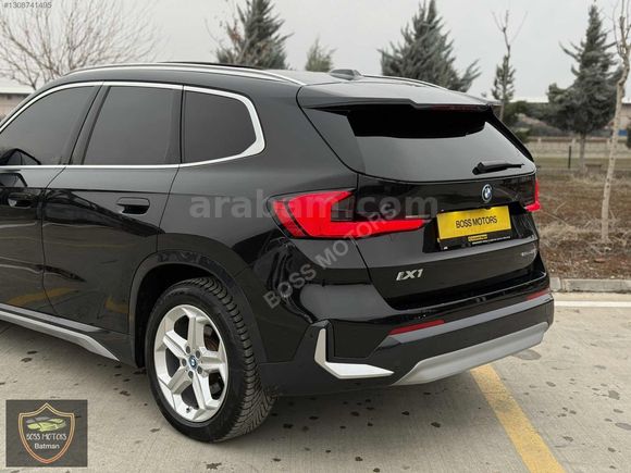 BOSS MOTORS 2024 BMW İX1 X LİNE CAM TAVAN DERİ KOLTUK 18.000 KM
