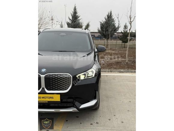 BOSS MOTORS 2024 BMW İX1 X LİNE CAM TAVAN DERİ KOLTUK 18.000 KM