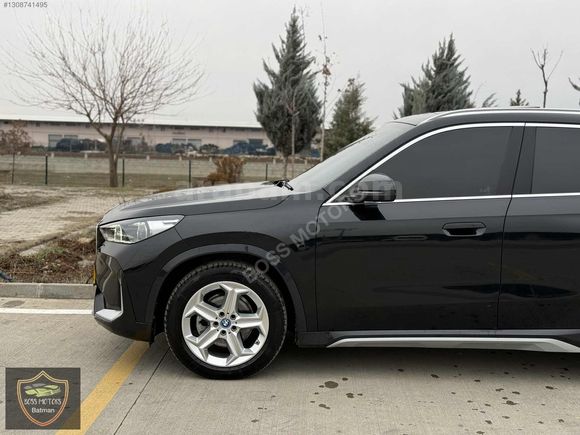 BOSS MOTORS 2024 BMW İX1 X LİNE CAM TAVAN DERİ KOLTUK 18.000 KM