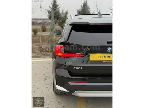 BOSS MOTORS 2024 BMW İX1 X LİNE CAM TAVAN DERİ KOLTUK 18.000 KM
