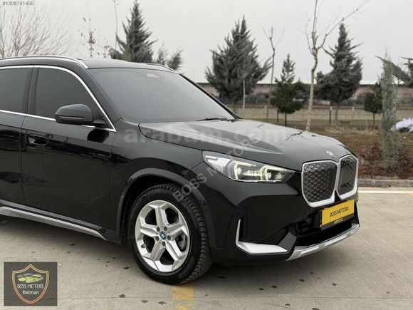 BOSS MOTORS 2024 BMW İX1 X LİNE CAM TAVAN DERİ KOLTUK 18.000 KM