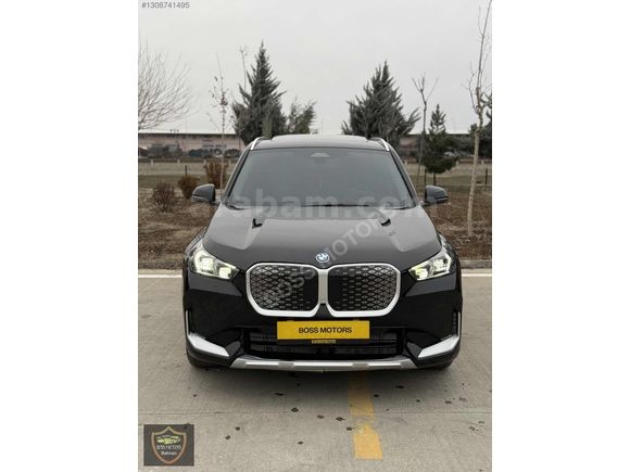 BOSS MOTORS 2024 BMW İX1 X LİNE CAM TAVAN DERİ KOLTUK 18.000 KM