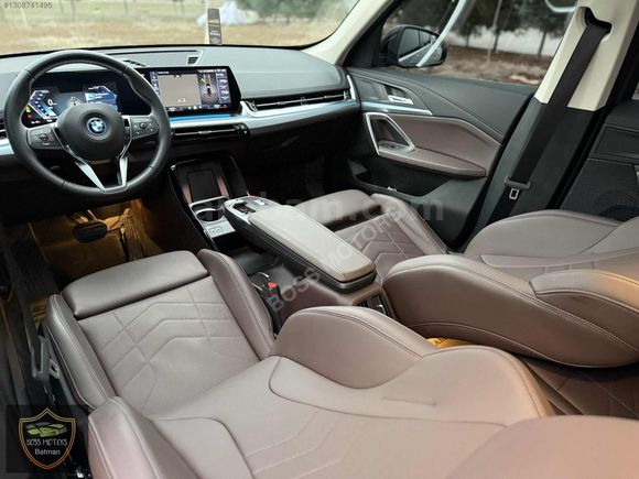 BOSS MOTORS 2024 BMW İX1 X LİNE CAM TAVAN DERİ KOLTUK 18.000 KM