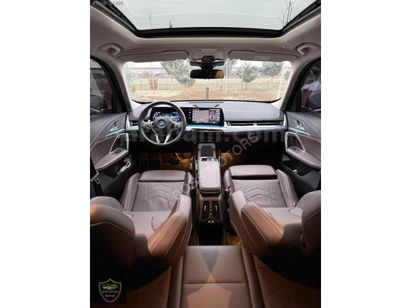 BOSS MOTORS 2024 BMW İX1 X LİNE CAM TAVAN DERİ KOLTUK 18.000 KM