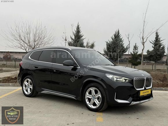 BOSS MOTORS 2024 BMW İX1 X LİNE CAM TAVAN DERİ KOLTUK 18.000 KM