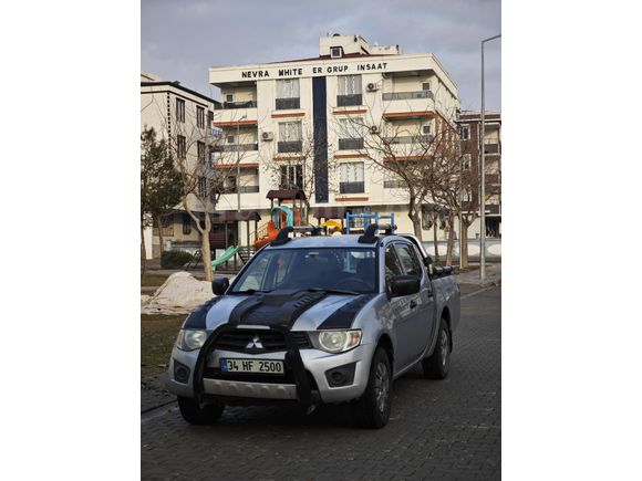 Sahibinden Mitsubishi L 200 son 3 gün 4x2 Intense 2011 Model  315.000 km Gri
