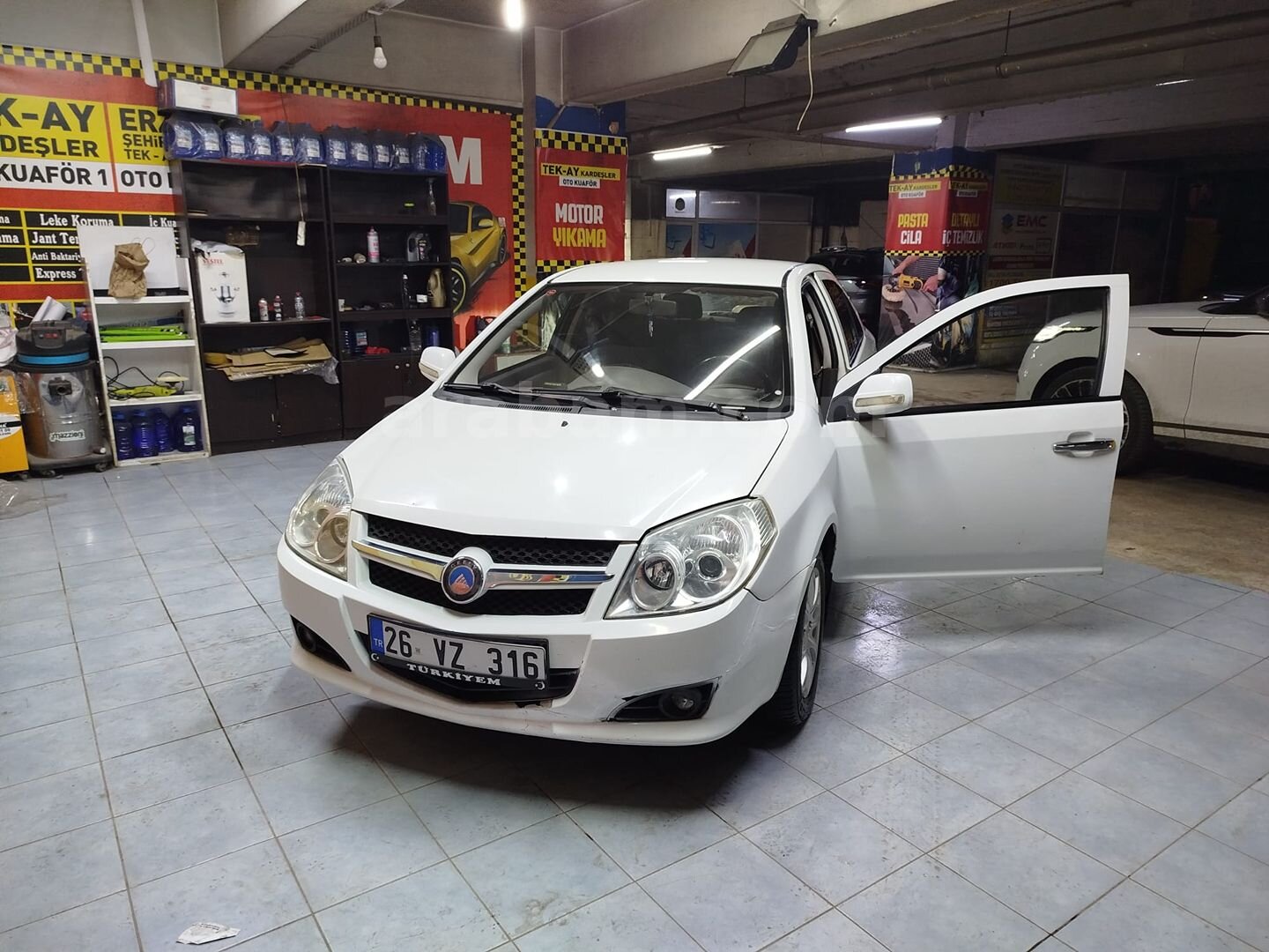 Sahibinden Geely Familia 1.5 Comfort 2011 Model Erzurum 163.000 km Beyaz 3