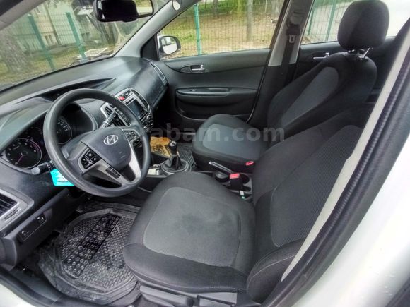 Sahibinden Hyundai i20 1.2 D-CVVT Sense 2013 Model  118.000 km Beyaz