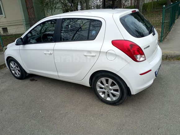 Sahibinden Hyundai i20 1.2 D-CVVT Sense 2013 Model  118.000 km Beyaz