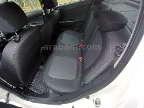 Sahibinden Hyundai i20 1.2 D-CVVT Sense 2013 Model  118.000 km Beyaz