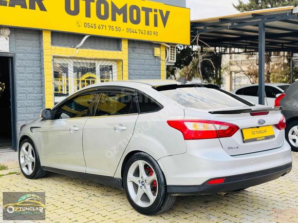 2011 FORD FOCUS lll YENİ KASA TİTANYUM X EN DOLUSU
