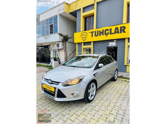2011 FORD FOCUS lll YENİ KASA TİTANYUM X EN DOLUSU