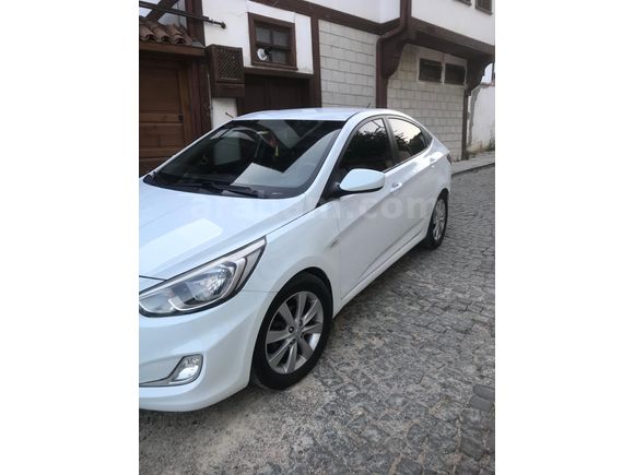Sahibinden Hyundai Accent Blue 1.6 CRDI Mode Plus 2016 Model  228.000 km Beyaz