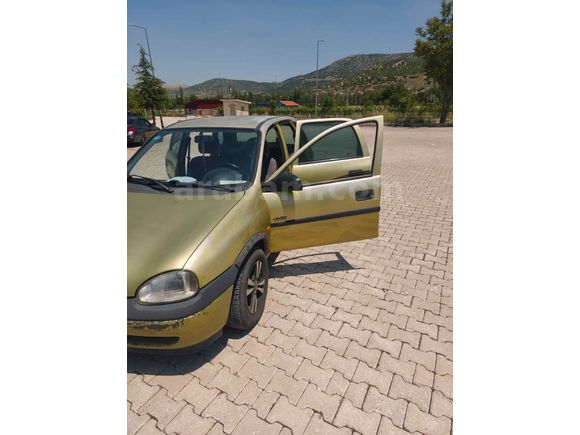 Klimalı Opel Corsa 1.4 Swing 1998 Model Isparta