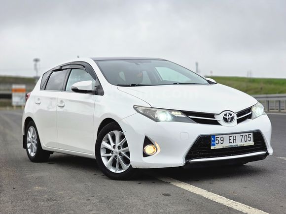 Sahibinden Toyota Auris 1.6 Advance Skypack 2013 Model 