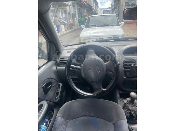 Sahibinden Renault Clio 1.4 RTA 2000 Model 