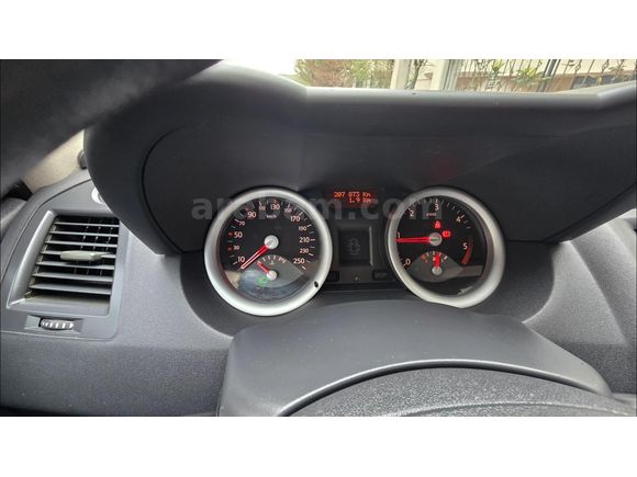Sahibinden Renault Megane 1.5 dCi Dynamique 2006 Model  208.000 km Gri