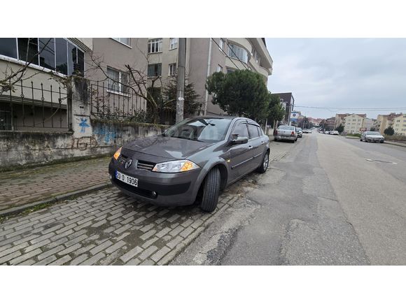 Sahibinden Renault Megane 1.5 dCi Dynamique 2006 Model  208.000 km Gri