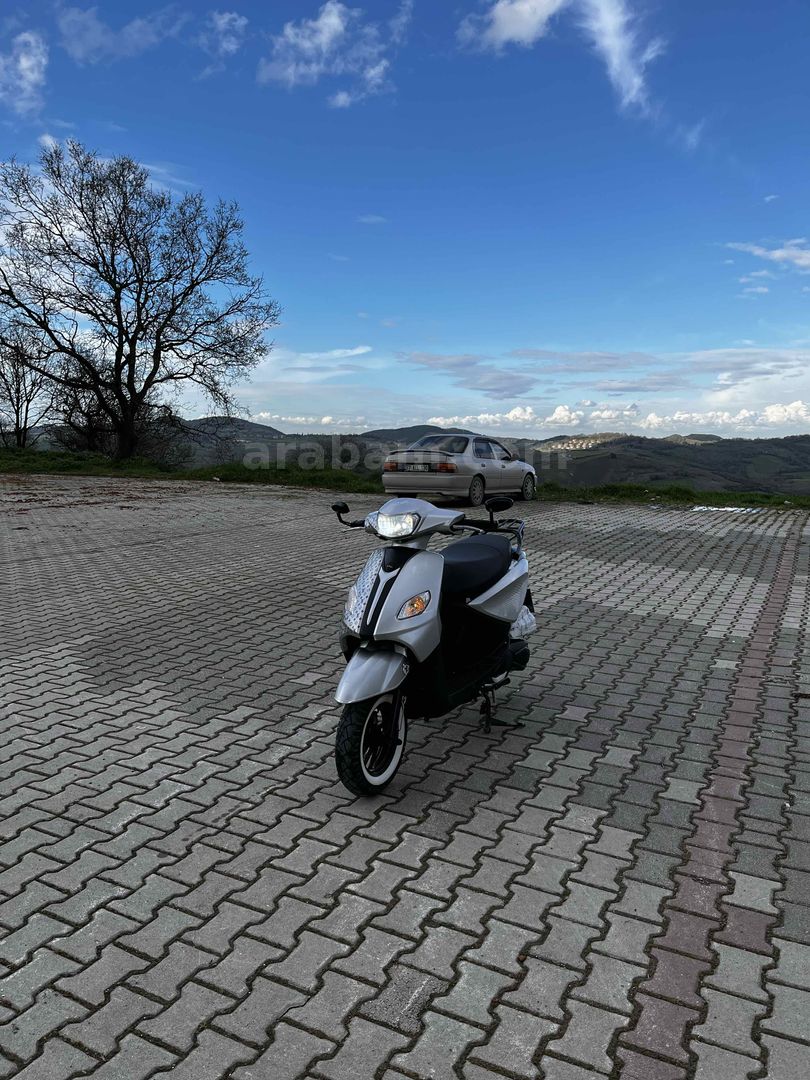 Sahibinden Apec PS5 2024 Model Yalova 6.001 km Gri (Gümüş