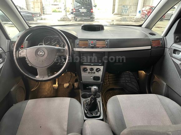 RMZ AUTO GARAGE'DAN: AİLE KONFORUNDA 2004 OPEL MERIVA 1.6 ENJOY