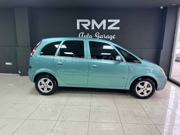 RMZ AUTO GARAGE'DAN: AİLE KONFORUNDA 2004 OPEL MERIVA 1.6 ENJOY