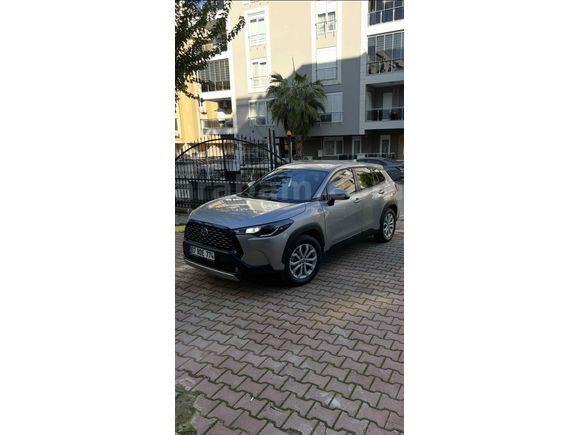 Sahibinden Toyota Corolla Cross 1.8 Hybrid Flame 2022 Model 