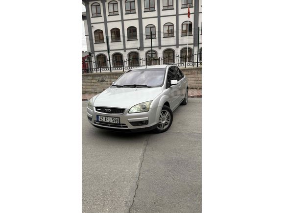 SAHİBİNDEN FORD FOCUS GHIA 1.6 TDCI DEĞİŞENSİZ MASRAFSIZ  EN DOLU BEJ PAKET