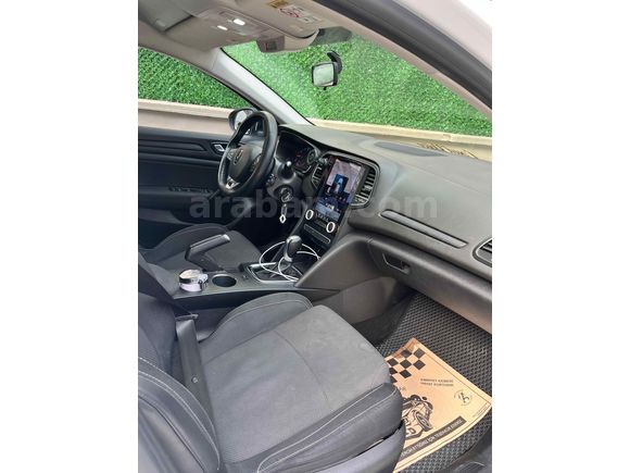 Sahibinden Renault Megane 1.3 TCe Joy Comfort 2021 Model  95.000 km Beyaz