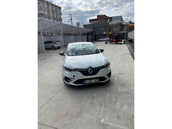 Sahibinden Renault Megane 1.3 TCe Joy Comfort 2021 Model  95.000 km Beyaz